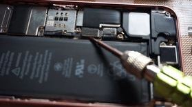 iPhone SEの液晶パネル交換、Touch IDとフロントカメラモジュール分解＆取付け