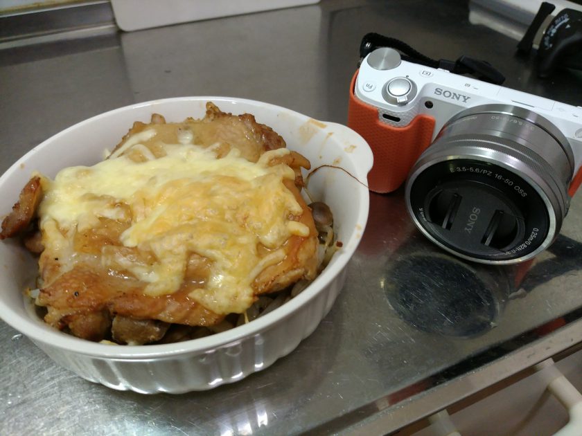 これは、久々に肉食した時に撮影した画像。クリスマスイブだったので、何となく鶏肉が食べたくなり、禁断の肉食をしてしまったのですw