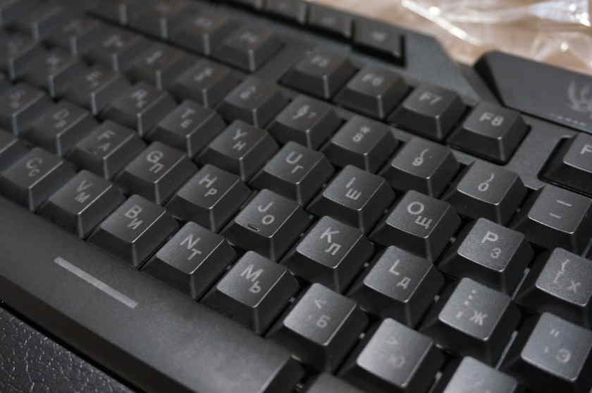 赤、紫、青の3色に切り替えられ、パターンも3種類から選べる