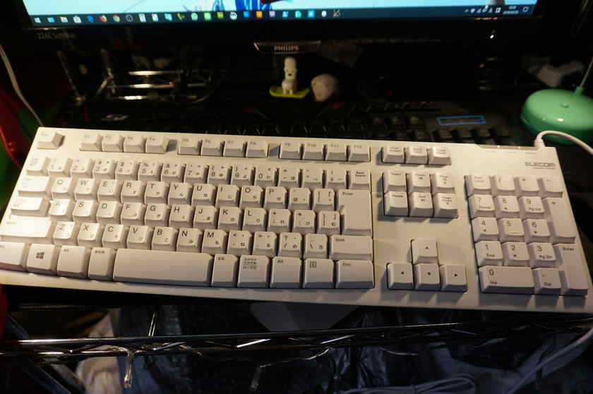 これはずっと使っているElecomの日本語キーボード。シフトキー等大きく、タッチが軽くてすごく打ちやすい!
因みにロシア語キーボードはRaspberry Pi3で使ってます。