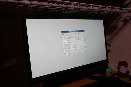 MicroSDカードがFAT32でフォーマット&Noobsの中身がちゃんとコピーされていれば、インストールしたいOSの選択画面になるので、Raspbianを選択。
また、言語とキーボードも選択出来るので、言語は日本語、キーボードはロシア語を選択してます。
この時点でWi-Fiネットワークへ接続出来るので、自身が利用しているネットワークへ接続して先へ進みます。