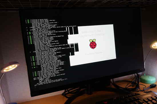 Raspbianが起動してます。