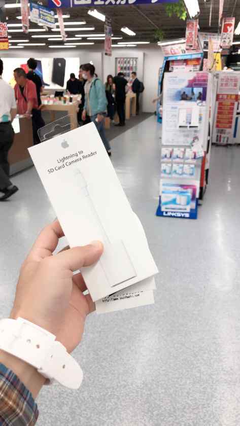 用事で新宿に行って、帰りにふと立ち寄って、店員が言うなら問題ないだろうと踏んで、サードパーティ製品ではなく純正品を買ったのだけどね・・。