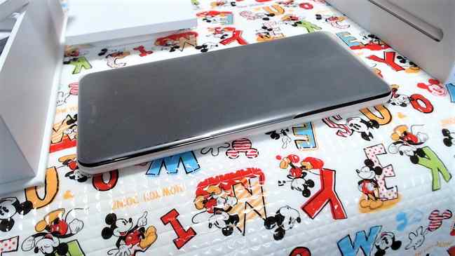 Google Pixel 3 XLを開封！6.3インチで184gだけど、iPhone Xよりも軽く感じる。