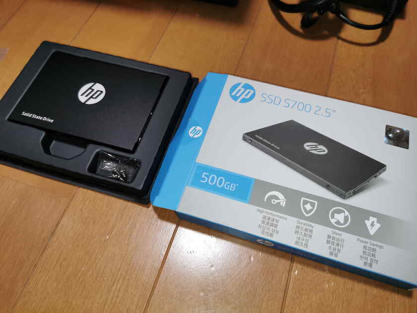 hpのSATA接続の500GBの2.5インチのSSD。
価格も6千円台とほぼ最安値でコスパがいいと思われる1台です!