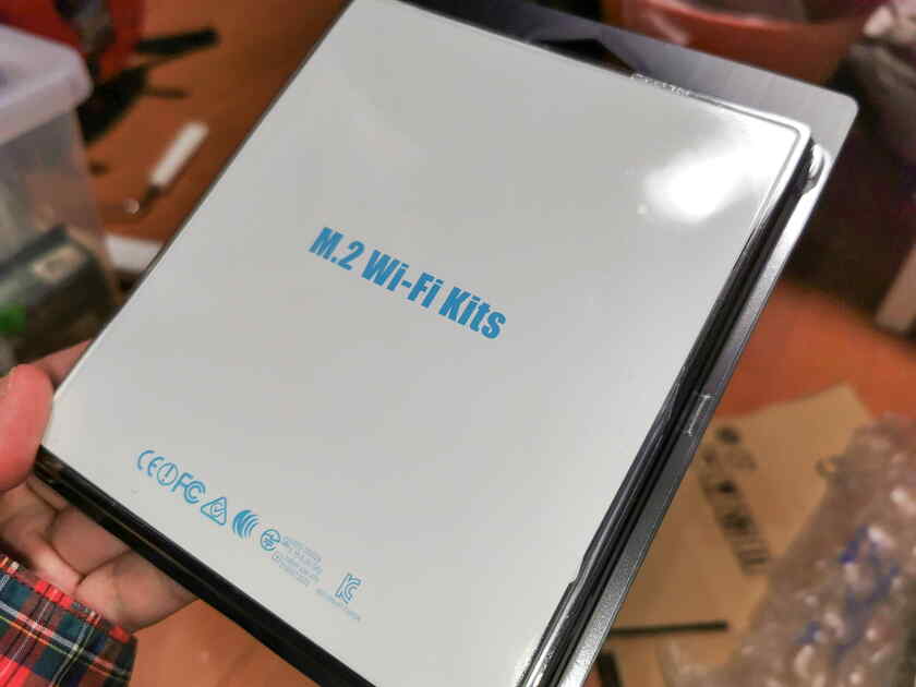 これはASRock純正のM.2のWi-Fiキット