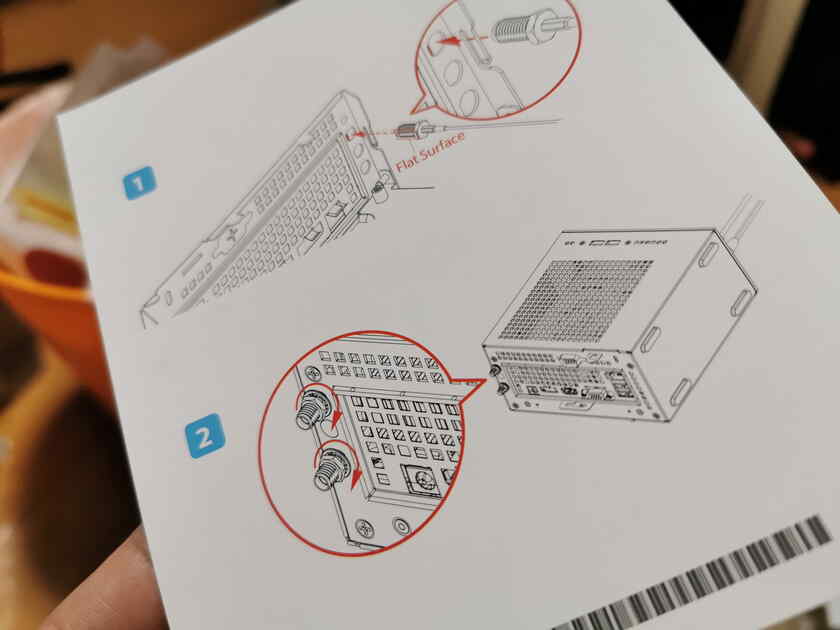 ASRock純正のM.2のWi-Fiキットの説明書。
外からアンテナ線を通す必要はなく、手軽に取り付けられると思います。