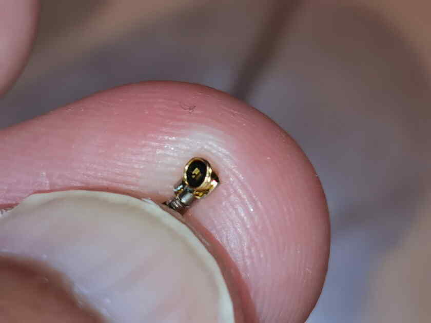 アンテナ線の端っこ部分をIntelのWi-Fi&Bluetoothカード、3168NGWに取り付けます