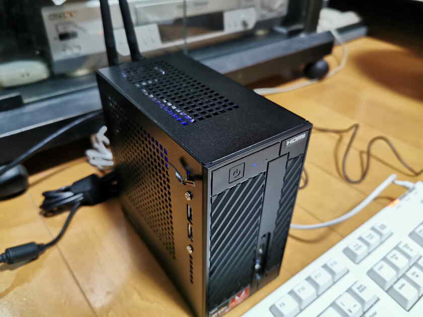 この後Windows8 Proをインストール→Windows10 Proにアップグレード→DeskMini A300のドライバインストールという手順で、無事に利用出来るようになりました。