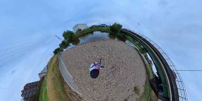 柳瀬川の志木大橋でニゴイ狙いでルアーを投げる