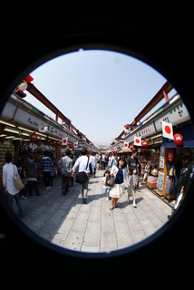 Lomo fisheye2、魚眼レンズで撮影した浅草の風景