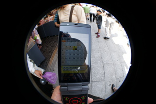 Lomo fisheye2、魚眼レンズで撮影した浅草の風景、エヴァ携帯！