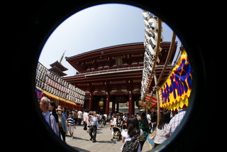 Lomo fisheye2、魚眼レンズで撮影した浅草の風景
