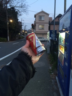 赤塚溜池公園からの帰路、缶コーヒーを買う