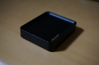 LG G Watch W100の充電台座