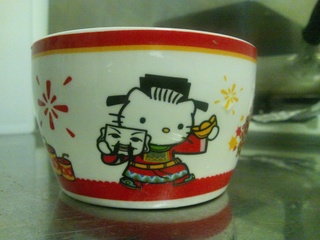 SH-12Cで中国のファミマで購入したハローキティのお椀