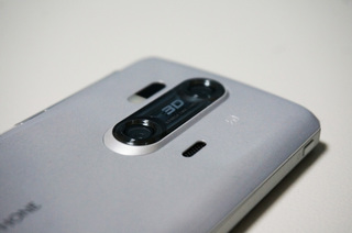 docomoのAQUOS PHONE SH-12C、ツインカメラ部分