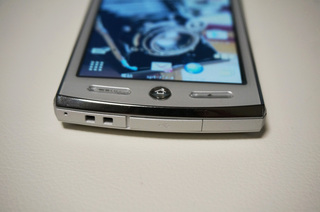 docomoのAQUOS PHONE SH-12C、下部