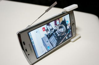 docomoのAQUOS PHONE SH-12C。ワンセグ視聴＆録画にも対応