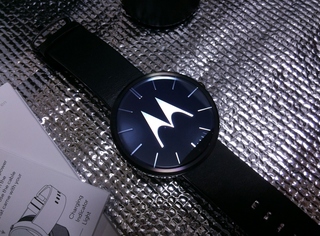 Android Wear Moto 360 Smart Watchのウォッチフェイス