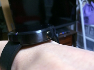 Android Wear Moto360 Smart Watchの唯一のハードウェアボタン