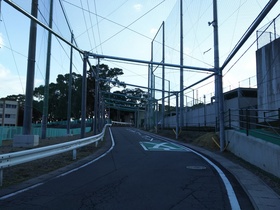 鶴見台中学校の傍