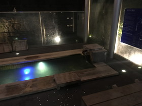 粟津温泉街にある結びの足湯