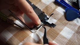 5_iPhone SEのスピーカーを覆うカバー