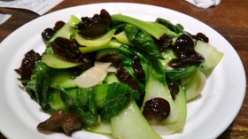 きくらげとチンゲン菜の炒め物