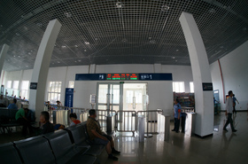 トルファン駅から烏魯木斉（ウルムチ）へ向けて出発