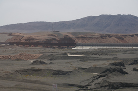 トルファンから烏魯木斉（ウルムチ）へ向かう列車からの車窓風景