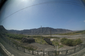 トルファンから烏魯木斉（ウルムチ）へ向かう列車からの車窓風景