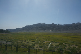 トルファンから烏魯木斉（ウルムチ）へ向かう列車からの車窓風景