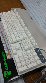 淘宝で購入したぴかぴか光るキーボード！